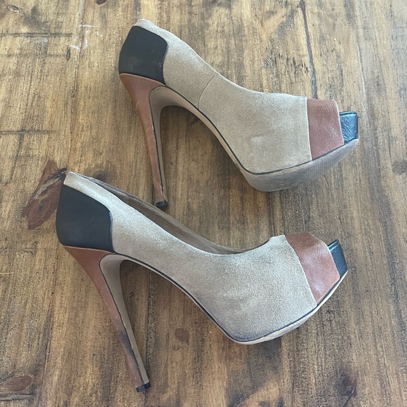 Jessica Simpson Pleasance Tan Combo Heels GUC - Picture 6 of 7